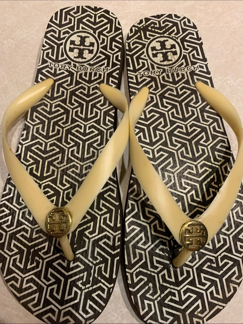 Tory Burch Cream Strap Flip Flops with Black & White Geometric Footbed Size 7